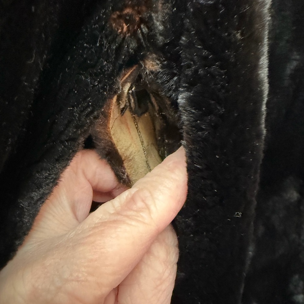 Alaskan SEAL Fur Coat by H CUSSON - Pittsburgh - Picture 15 of 16